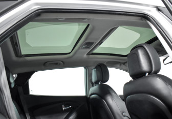 Подержанный автомобиль Hyundai ix35 2011 года (19 фото)