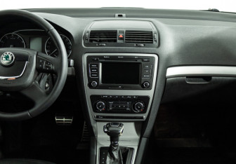 Подержанный автомобиль Skoda Octavia Liftback 2012 года (14 фото)