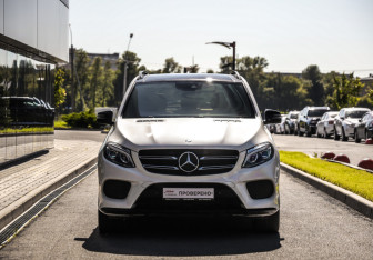 Подержанный автомобиль Mercedes-Benz GLE 2016 года (4 фото)