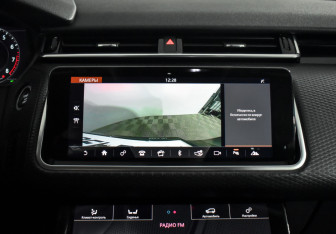 Подержанный автомобиль Land Rover Range Rover Velar 2017 года (15 фото)
