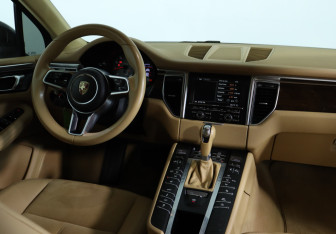 Подержанный автомобиль Porsche Macan 2014 года (12 фото)