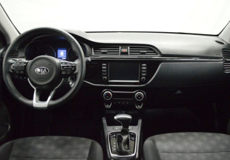 Подержанный автомобиль Kia Rio Hatchback 2020 года (13 фото)