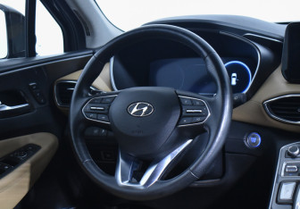 Подержанный автомобиль Hyundai Santa Fe 2021 года (15 фото)