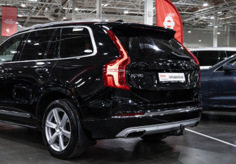 Подержанный автомобиль Volvo XC90 2020 года (13 фото)