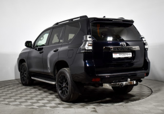 Подержанный автомобиль Toyota Land Cruiser Prado 2021 года (7 фото)