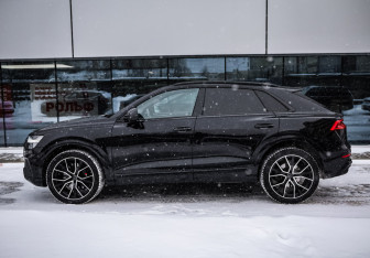 Подержанный автомобиль Audi Q8 2019 года (9 фото)