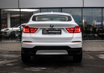 Подержанный автомобиль BMW X4 2017 года (7 фото)