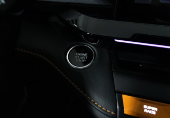 Подержанный автомобиль Changan UNI-V 2023 года (23 фото)