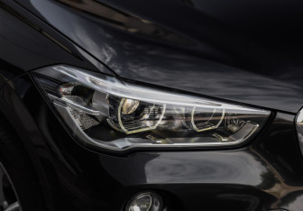 Подержанный автомобиль BMW X1 2019 года (11 фото)