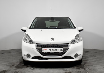 Подержанный автомобиль Peugeot 208 2013 года (2 фото)