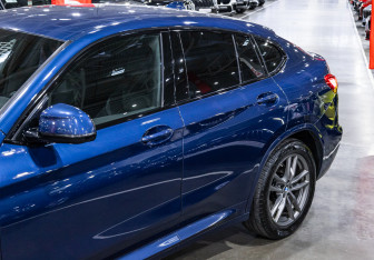 Подержанный автомобиль BMW X4 2019 года (3 фото)