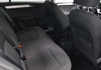 Подержанный автомобиль Skoda Rapid Liftback 2020 года (12 фото)
