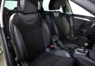 Подержанный автомобиль Citroen C4 Hatchback 2011 года (17 фото)