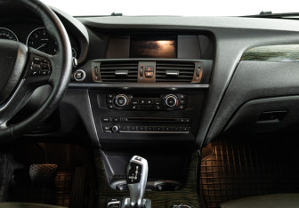 Подержанный автомобиль BMW X3 2014 года (14 фото)