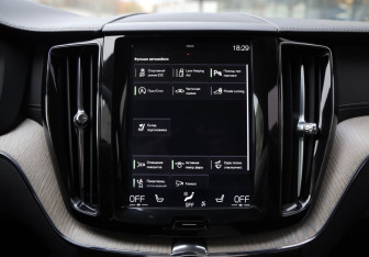 Подержанный автомобиль Volvo XC60 2018 года (17 фото)