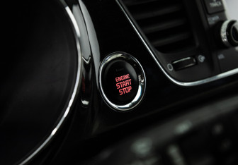 Подержанный автомобиль Kia Carnival 2019 года (18 фото)