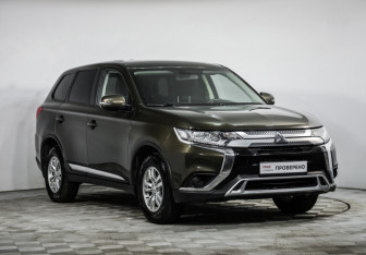 Подержанный автомобиль Mitsubishi Outlander 2020 года (3 фото)