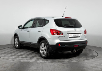 Подержанный автомобиль Nissan Qashqai 2009 года (6 фото)