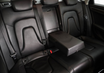 Подержанный автомобиль Audi A4 Sedan 2015 года (27 фото)