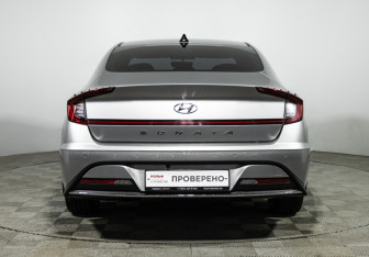 Подержанный автомобиль Hyundai Sonata 2020 года (6 фото)