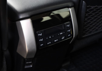 Подержанный автомобиль Toyota Land Cruiser Prado 2018 года (24 фото)