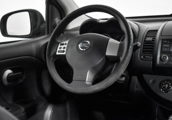 Подержанный автомобиль Nissan Note 2012 года (13 фото)