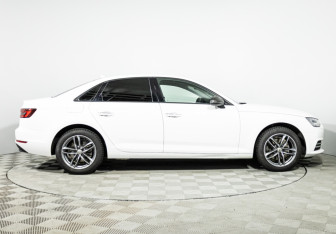 Подержанный автомобиль Audi A4 Sedan 2018 года (4 фото)