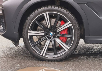 Подержанный автомобиль BMW X6 2020 года (13 фото)