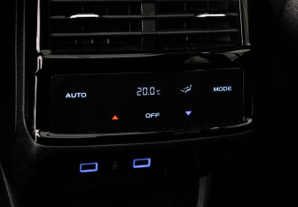 Подержанный автомобиль Geely Monjaro 2023 года (33 фото)