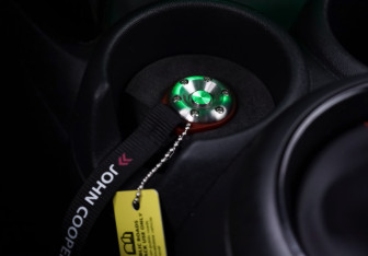 Подержанный автомобиль MINI Hatch 2020 года (24 фото)