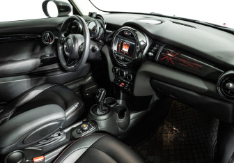 Подержанный автомобиль MINI Hatch 2020 года (9 фото)