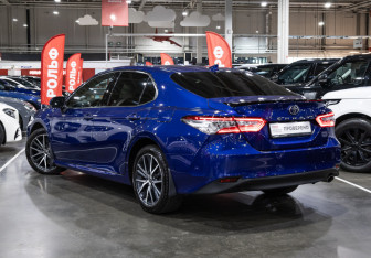 Подержанный автомобиль Toyota Camry Sedan 2021 года (14 фото)