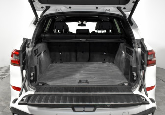 Подержанный автомобиль BMW X5 2020 года (24 фото)