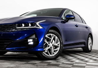 Подержанный автомобиль Kia K5 2020 года (2 фото)