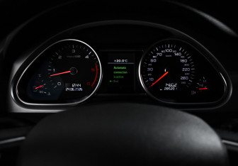 Подержанный автомобиль Audi Q7 2013 года (19 фото)