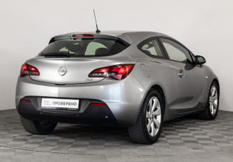 Подержанный автомобиль Opel Astra Hatchback 2012 года (5 фото)