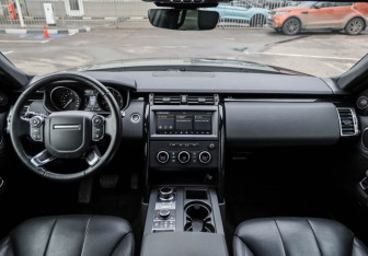 Подержанный автомобиль Land Rover Discovery 2018 года (11 фото)