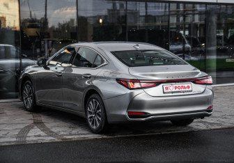 Новый Lexus ES 2025 (8 фото)
