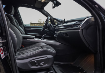 Подержанный автомобиль BMW X5 2017 года (25 фото)