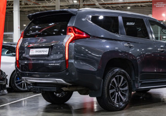 Подержанный автомобиль Mitsubishi Pajero Sport 2018 года (7 фото)