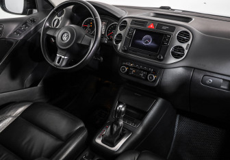 Подержанный автомобиль Volkswagen Tiguan 2010 года (9 фото)