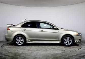 Подержанный автомобиль Mitsubishi Lancer Sedan 2008 года (4 фото)