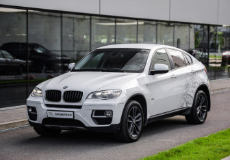 Подержанный автомобиль BMW X6 2013 года (3 фото)