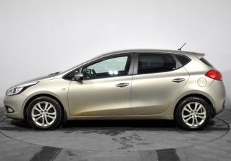 Подержанный автомобиль Kia Ceed Hatchback 2013 года (8 фото)