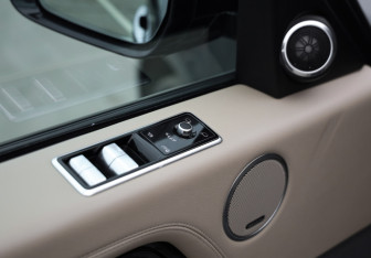 Подержанный автомобиль Land Rover Range Rover 2022 года (27 фото)