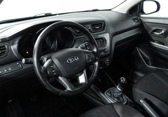 Подержанный автомобиль Kia Rio Sedan 2013 года (11 фото)