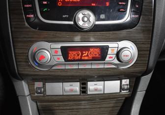 Подержанный автомобиль Ford Focus Wagon 2008 года (15 фото)