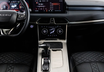 Подержанный автомобиль Exeed TXL 2023 года (15 фото)