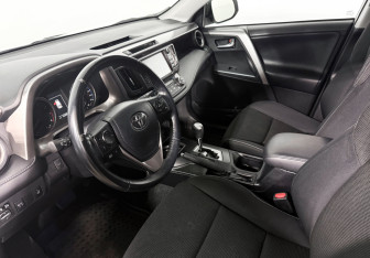 Подержанный автомобиль Toyota RAV4 2016 года (9 фото)