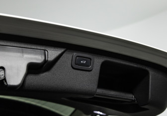 Подержанный автомобиль Land Rover Discovery Sport 2021 года (25 фото)